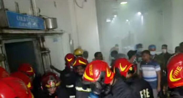 চট্টগ্রামের সাগরিকা এলাকায় ভয়াবহ আগুন