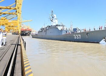 রুশ নৌবাহিনীর দুই জাহাজ ভিড়েছে চট্টগ্রাম বন্দরে