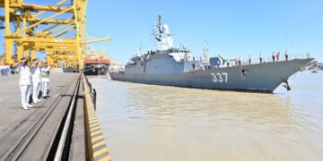 রুশ নৌবাহিনীর দুই জাহাজ ভিড়েছে চট্টগ্রাম বন্দরে