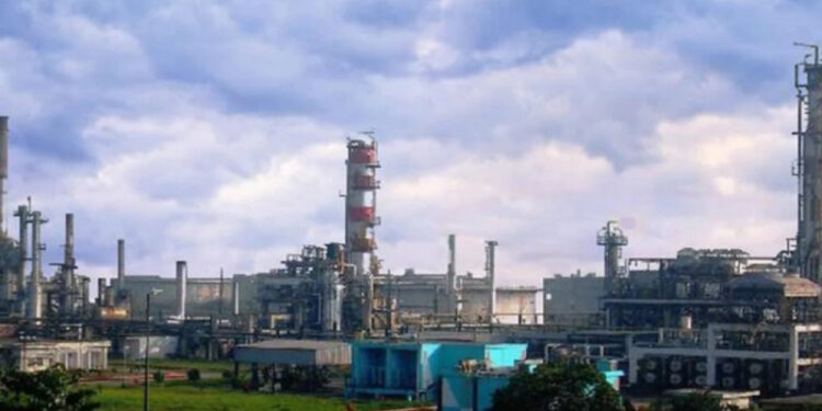 ইস্টার্ন রিফাইনারি ক্রুড অয়েলের মজুতেও টান