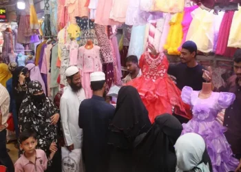 চট্টগ্রাম নগরীতে জমে উঠেছে ঈদ কেনাকাটা