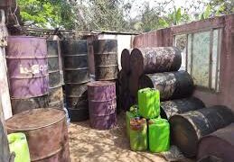 পতেঙ্গায় ৫ হাজার ৪০০ লিটার অবৈধ ডিজেল জব্দ, আটক ২