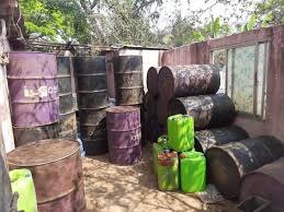 পতেঙ্গায় ৫ হাজার ৪০০ লিটার অবৈধ ডিজেল জব্দ, আটক ২