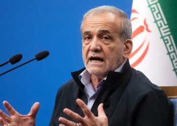 শত্রুকে এক ইঞ্চি জমিও দখল করতে দেব না: ইরানের প্রেসিডেন্ট