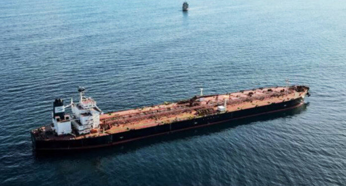 রাশিয়ার তেল বিক্রির ওপর নিষেধাজ্ঞা স্থগিত করল যুক্তরাষ্ট্র