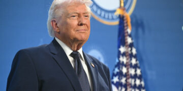 ইরান যুদ্ধের খরচ মেটাতে আরব দেশগুলোর কাছে টাকা চাইতে ‘আগ্রহী’ ট্রাম্প