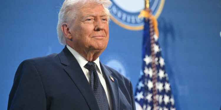 ইরান যুদ্ধের খরচ মেটাতে আরব দেশগুলোর কাছে টাকা চাইতে ‘আগ্রহী’ ট্রাম্প