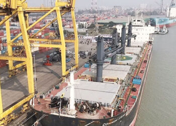 চট্টগ্রাম বন্দরে পৌঁছেছে ১৬টি জ্বালানি জাহাজ