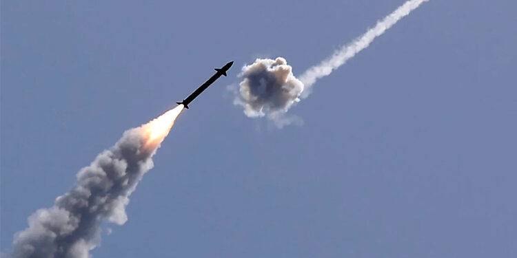 ইসরাইলের তিনটি সামরিক ঘাঁটিতে হিজবুল্লাহর হামলা