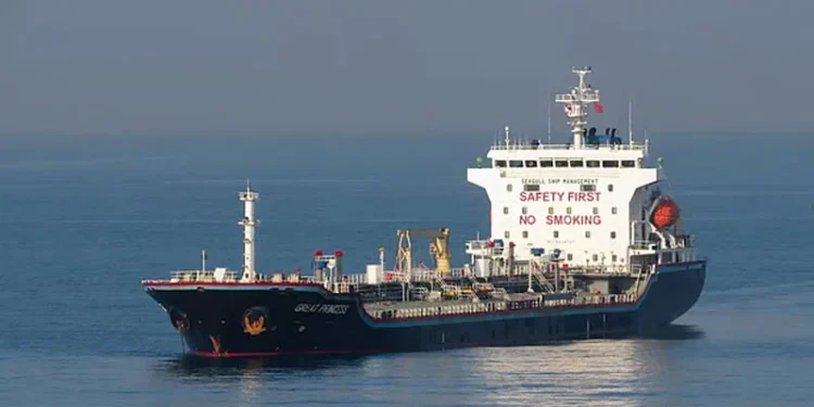 ৩৪ হাজার টনের বেশি জেট ফুয়েল নিয়ে বন্দরে এলো চীনের জাহাজ