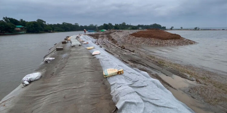 বিপৎসীমার ওপরে ৪ নদীর পানি, বন্যার শঙ্কা ৫ জেলায়