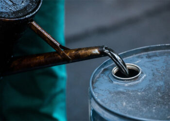 ১৭ লাখ টন তেল আমদানির উদ্যোগ সরকারের