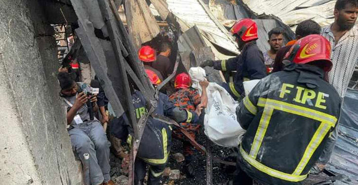 গ্যাস লাইটার কারখানায় আগুন, নিহত ৫