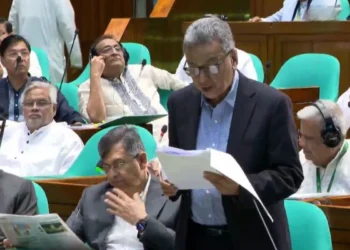 ১৬ বছরের দুর্নীতি-লুটপাটে অর্থনীতি ধ্বংসের দ্বারপ্রান্তে