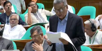 ১৬ বছরের দুর্নীতি-লুটপাটে অর্থনীতি ধ্বংসের দ্বারপ্রান্তে