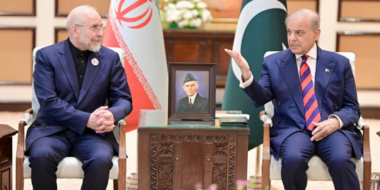 ইরানের সঙ্গে আলোচনার পর যে বার্তা দিলেন শেহবাজ শরিফ