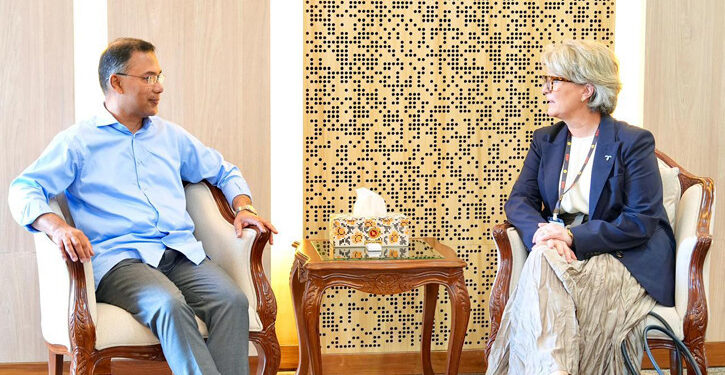 প্রধানমন্ত্রীর সঙ্গে টেলিনর সিইও’র সাক্ষাৎ