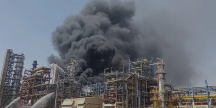 মোদির ৮০ হাজার কোটি টাকার রিফাইনারি উদ্বোধনের আগেই পুড়ে ছাই