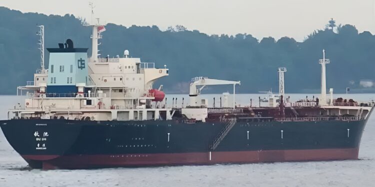 অকটেন নিয়ে চট্টগ্রাম বন্দরে পৌঁছেছে জাহাজ কুইচি