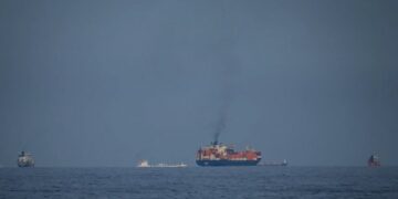 হরমুজে জাহাজ চলাচল স্বাভাবিক করতে নতুন পরিকল্পনায় যুক্তরাষ্ট্র