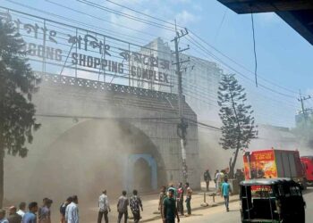 চিটাগং শপিং কমপ্লেক্সে আগুন, নিয়ন্ত্রনে ৫ ইউনিট