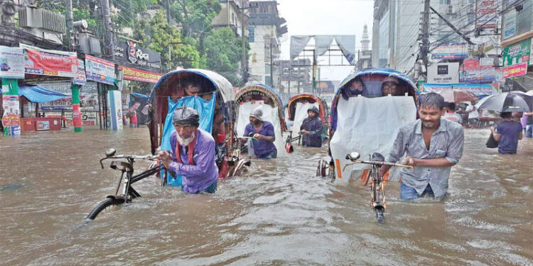 টানা বর্ষণে ফের ডুবল ঢাকাসহ চট্টগ্রামের বিভিন্ন নিচু এলাকা