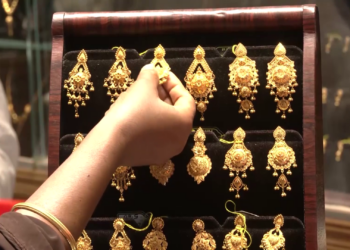 দেশের বাজারে ২ হাজার টাকা কমলো সোনার দাম