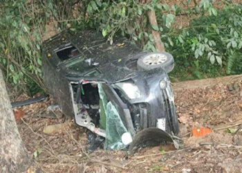 চট্টগ্রামে নিয়ন্ত্রণ হারিয়ে খাদে মাইক্রোবাস, নিহত ৩