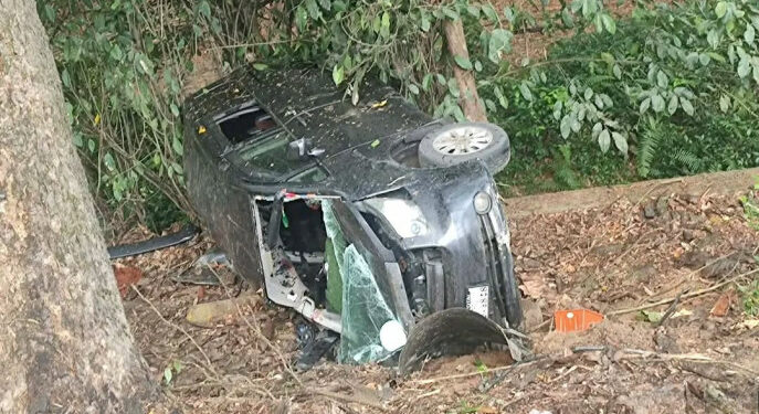 চট্টগ্রামে নিয়ন্ত্রণ হারিয়ে খাদে মাইক্রোবাস, নিহত ৩