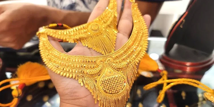 সোনার দাম ভরিতে বাড়লো ৩ হাজার ২৬৬ টাকা
