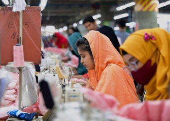 জ্বালানি সংকটে উৎপাদন কমেছে পোশাকখাতে