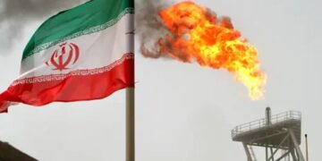 ২ মাসের মধ্যে তেল শোধন ক্ষমতা ৮০ শতাংশে ফেরাতে চায় ইরান