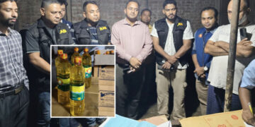 মনগড়া তেল বিক্রি করতে গিয়ে র্যাবের হাতে ধরা