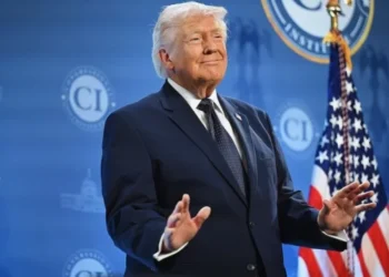 চরম আঘাত করে ইরানকে প্রস্তর যুগে নিয়ে যাব: ট্রাম্প