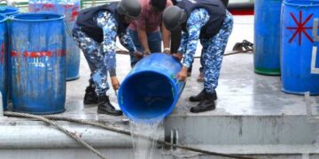 চট্টগ্রামে এক কোটি চিংড়ি পোনা জব্দ