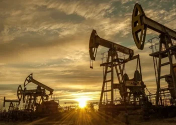 বিশ্ববাজারে তেলের ঘাটতির সতর্ক সংকেত