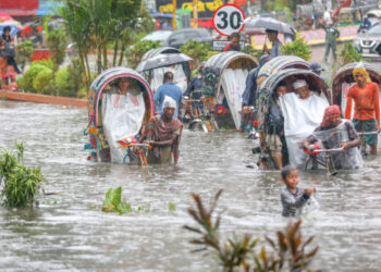 চট্টগ্রামে অতিবৃষ্টিতে দেয়াল ধসে এক নারীর মৃত্যু