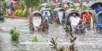 চট্টগ্রামে অতিবৃষ্টিতে দেয়াল ধসে এক নারীর মৃত্যু