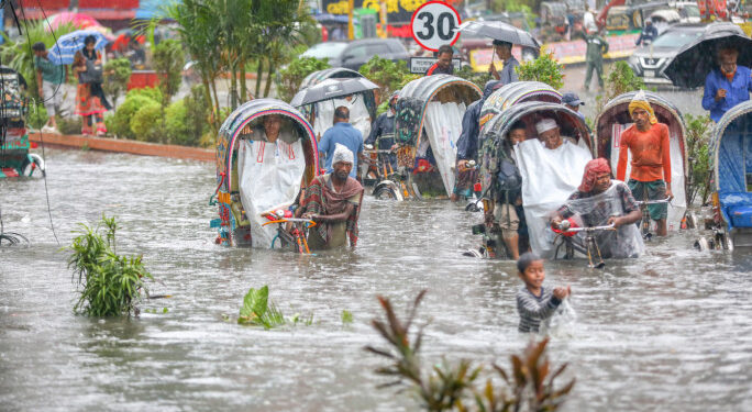 চট্টগ্রামে অতিবৃষ্টিতে দেয়াল ধসে এক নারীর মৃত্যু