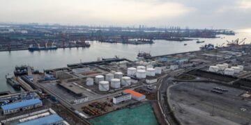 ইরানের তেল কেনায় চীনের ওপর নিষেধাজ্ঞা দিল যুক্তরাষ্ট্র