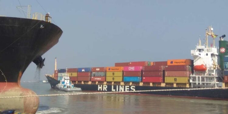 ২৫ হাজার টন ফার্নেস তেল নিয়ে চট্টগ্রাম বন্দরে আরেকটি জাহাজ