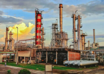 ক্রুড অয়েলের অভাবে বন্ধের মুখে ইস্টার্ন রিফাইনারি