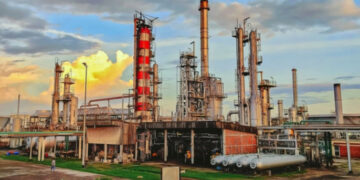 ক্রুড অয়েলের অভাবে বন্ধের মুখে ইস্টার্ন রিফাইনারি