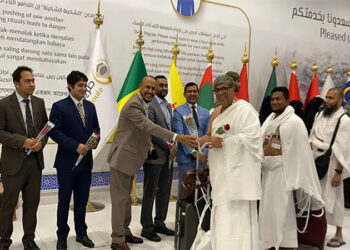 বাংলাদেশের প্রথম হজ ফ্লাইট সৌদি আরব পৌঁছেছে