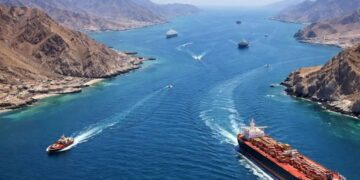 ফের বন্ধ হরমুজ প্রণালি, কারণ জানাল ইরান