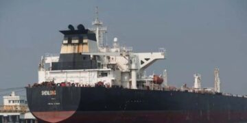 ৫ মে চট্টগ্রাম বন্দরে পৌঁছবে ১ লাখ টন অপরিশোধিত তেল