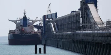 রাশিয়ার এলপিজি আনতে ট্যাঙ্কার খুঁজছে ভারত