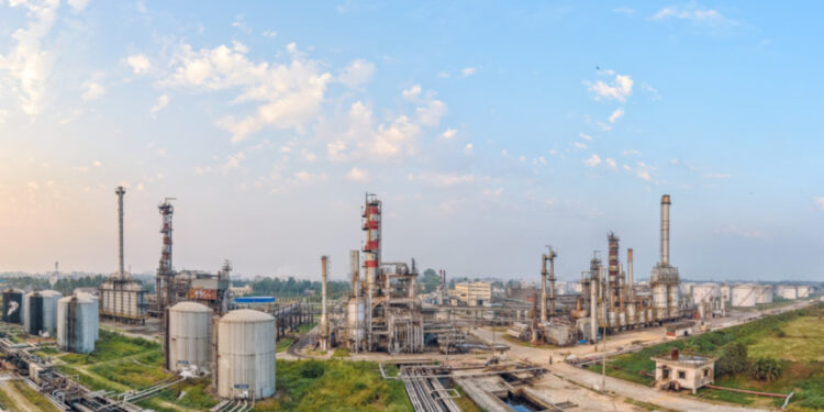 দেশের একমাত্র রাষ্ট্রায়ত্ত তেল শোধনাগারে প্রসেসিং বন্ধ