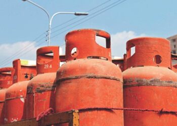 ১২ কেজি এলপিজি সিলিন্ডারের দাম বেড়ে ১,৯৪০ টাকা