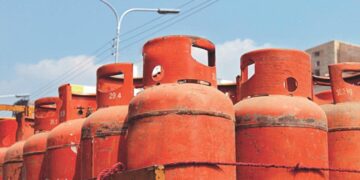 ১২ কেজি এলপিজি সিলিন্ডারের দাম বেড়ে ১,৯৪০ টাকা
